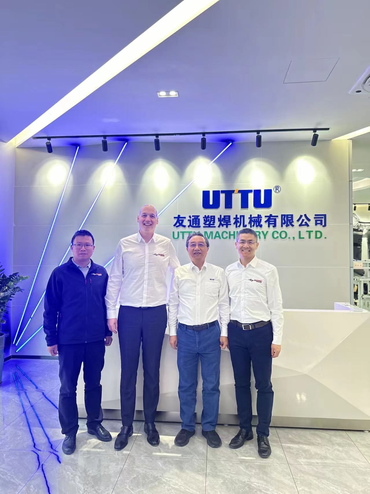 Herrmann Ultraschall 首席執(zhí)行官 Thomas Herrmann及企業(yè)高管到訪(fǎng)我司交流學(xué)習(xí)